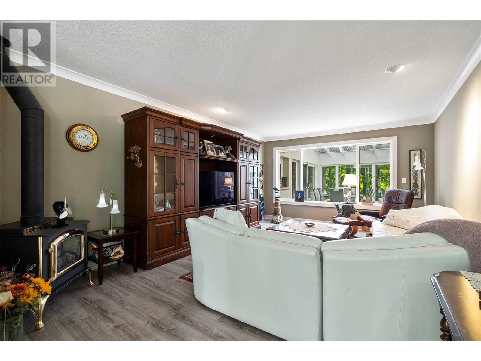 1047 Wharf Road. Scotch Creek, British Columbia