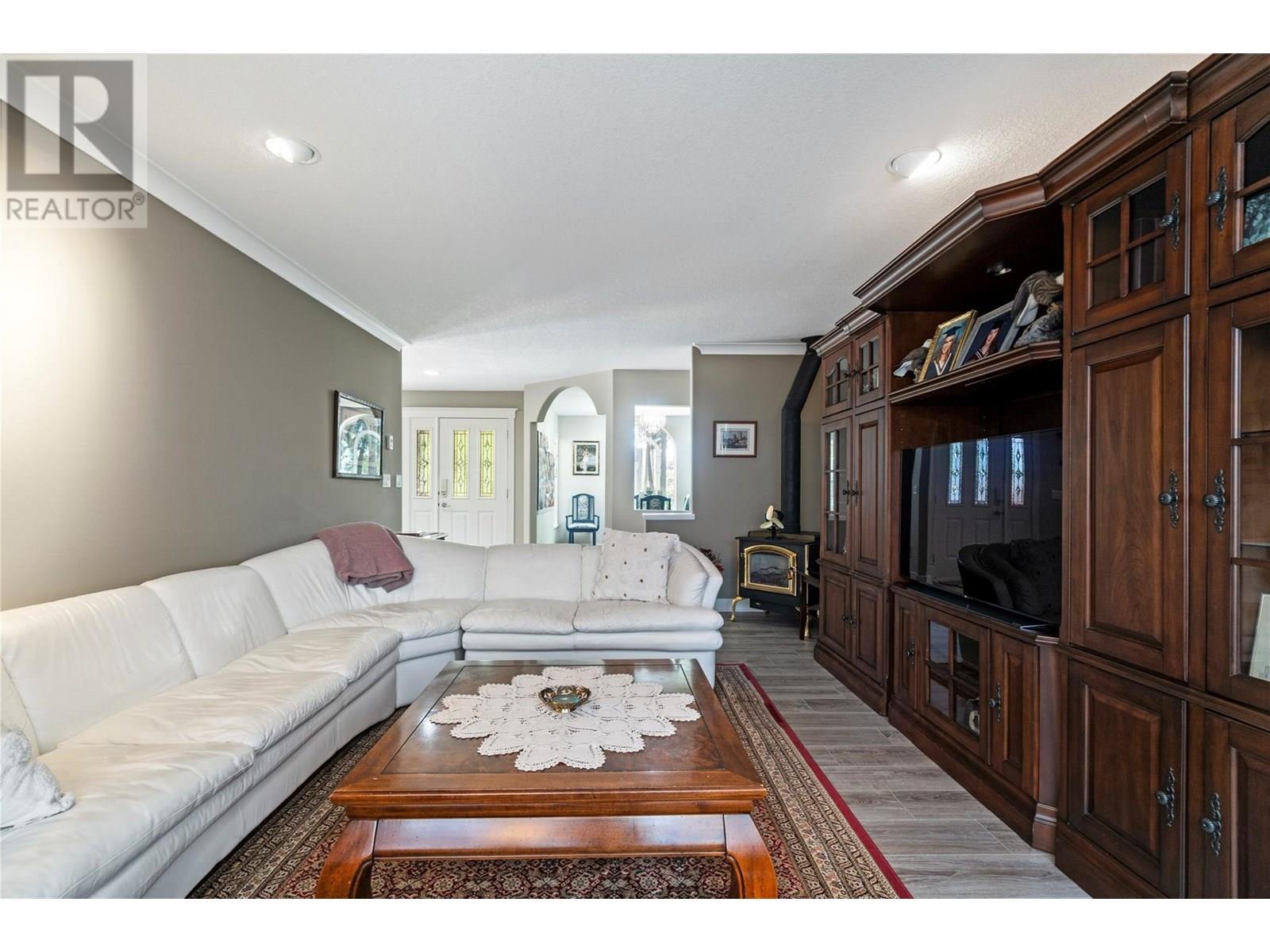 1047 Wharf Road. Scotch Creek, British Columbia