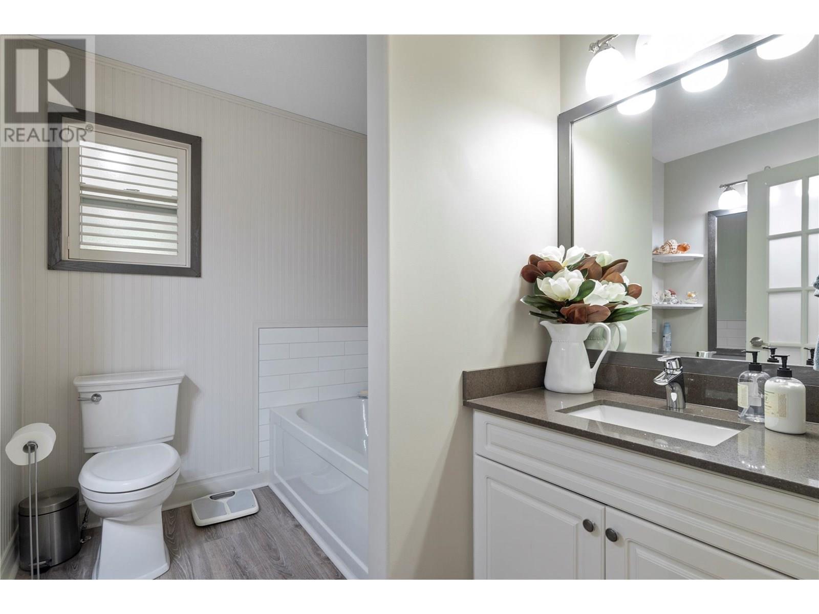 1047 Wharf Road. Scotch Creek, British Columbia