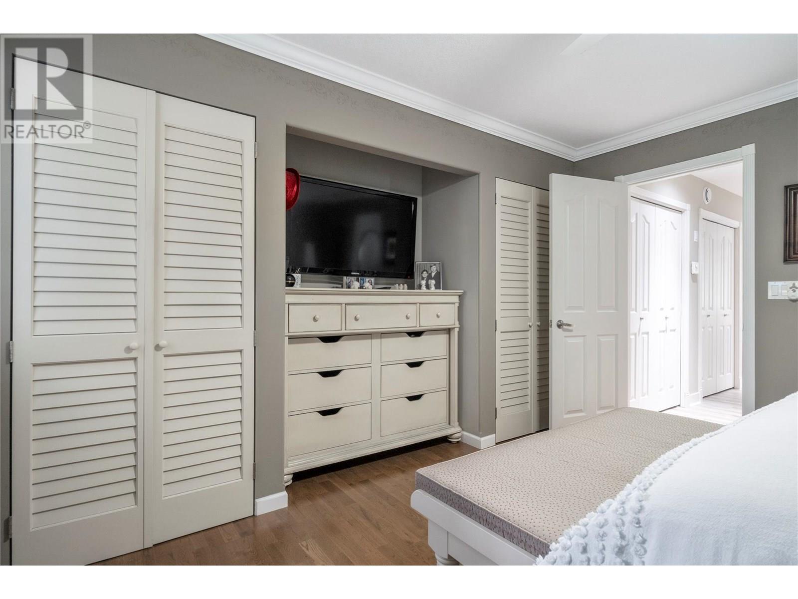 1047 Wharf Road. Scotch Creek, British Columbia