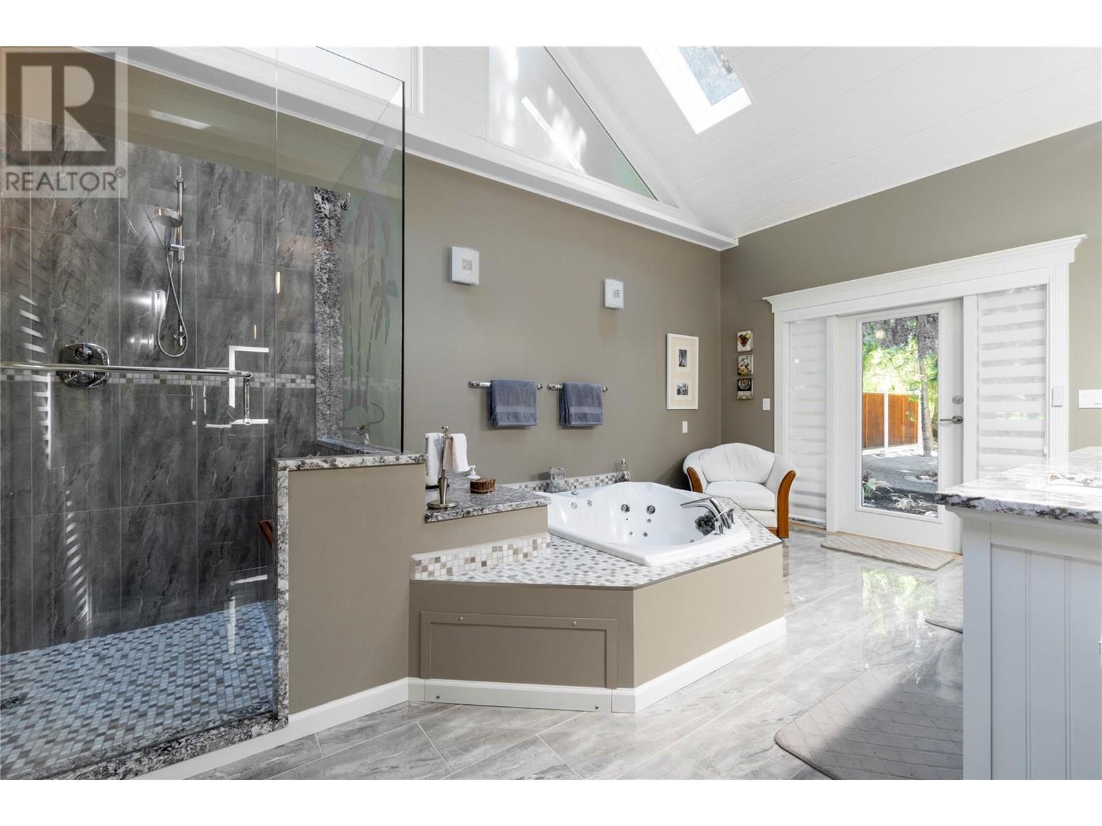 1047 Wharf Road. Scotch Creek, British Columbia