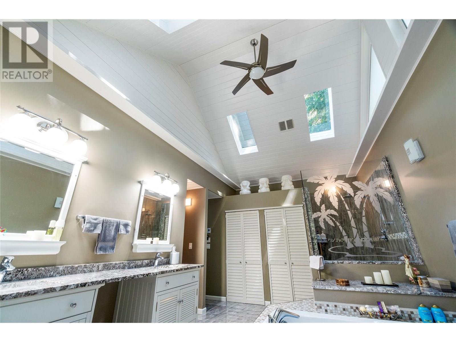 1047 Wharf Road. Scotch Creek, British Columbia