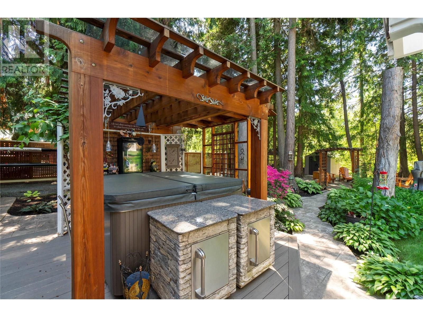 1047 Wharf Road. Scotch Creek, British Columbia