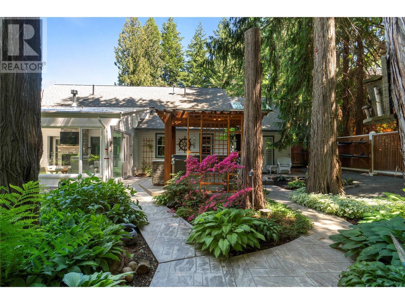 1047 Wharf Road. Scotch Creek, British Columbia