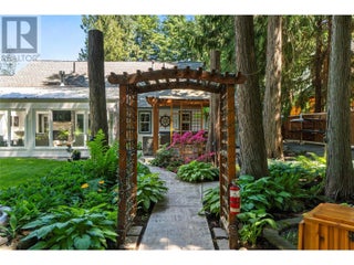 1047 Wharf Road. Scotch Creek, British Columbia