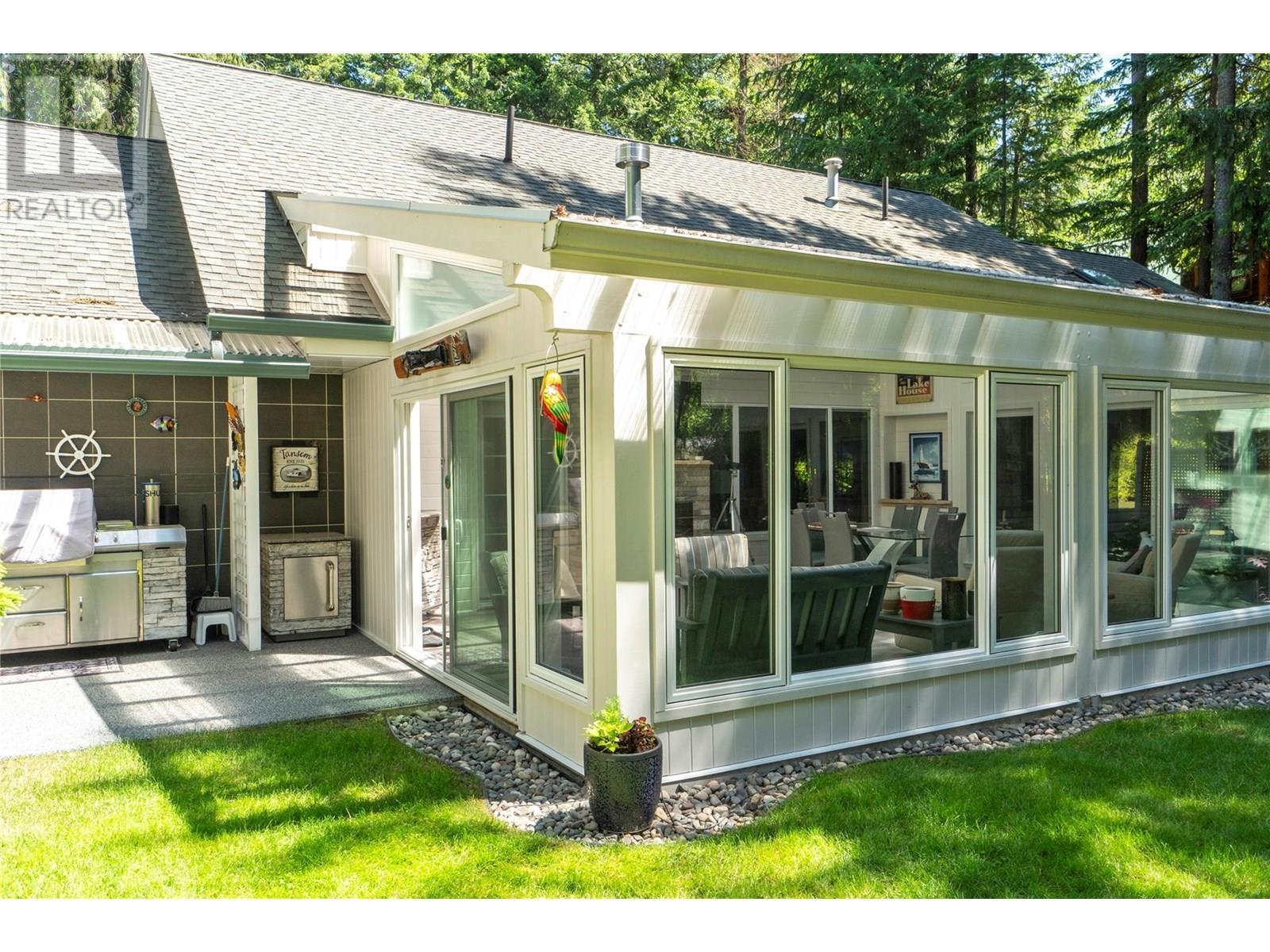 1047 Wharf Road. Scotch Creek, British Columbia