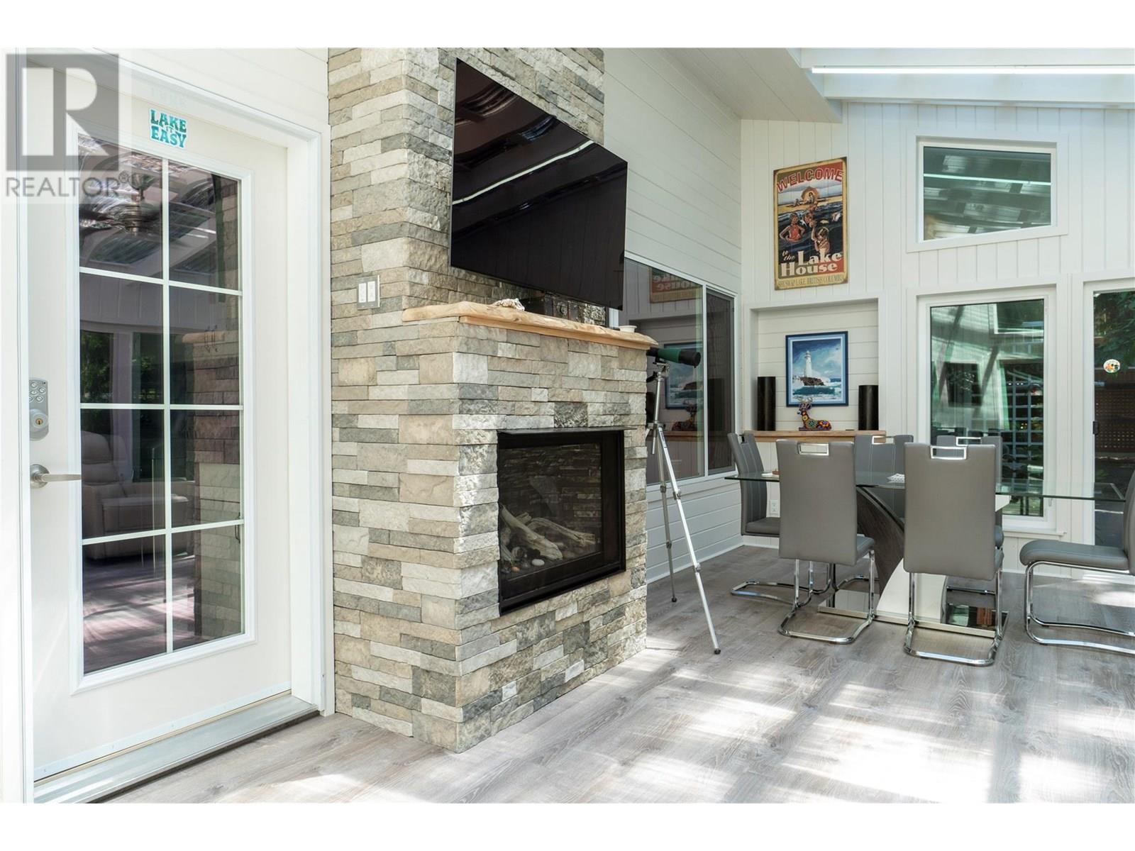 1047 Wharf Road. Scotch Creek, British Columbia