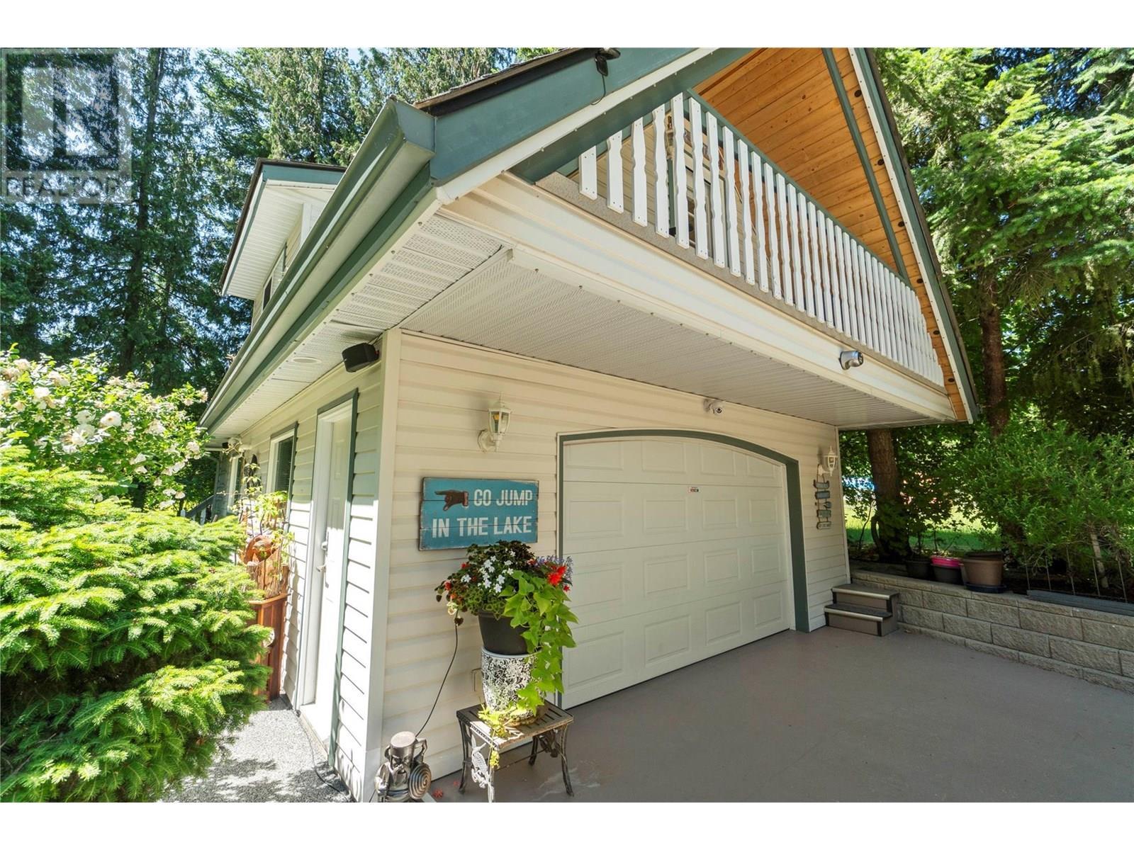 1047 Wharf Road. Scotch Creek, British Columbia