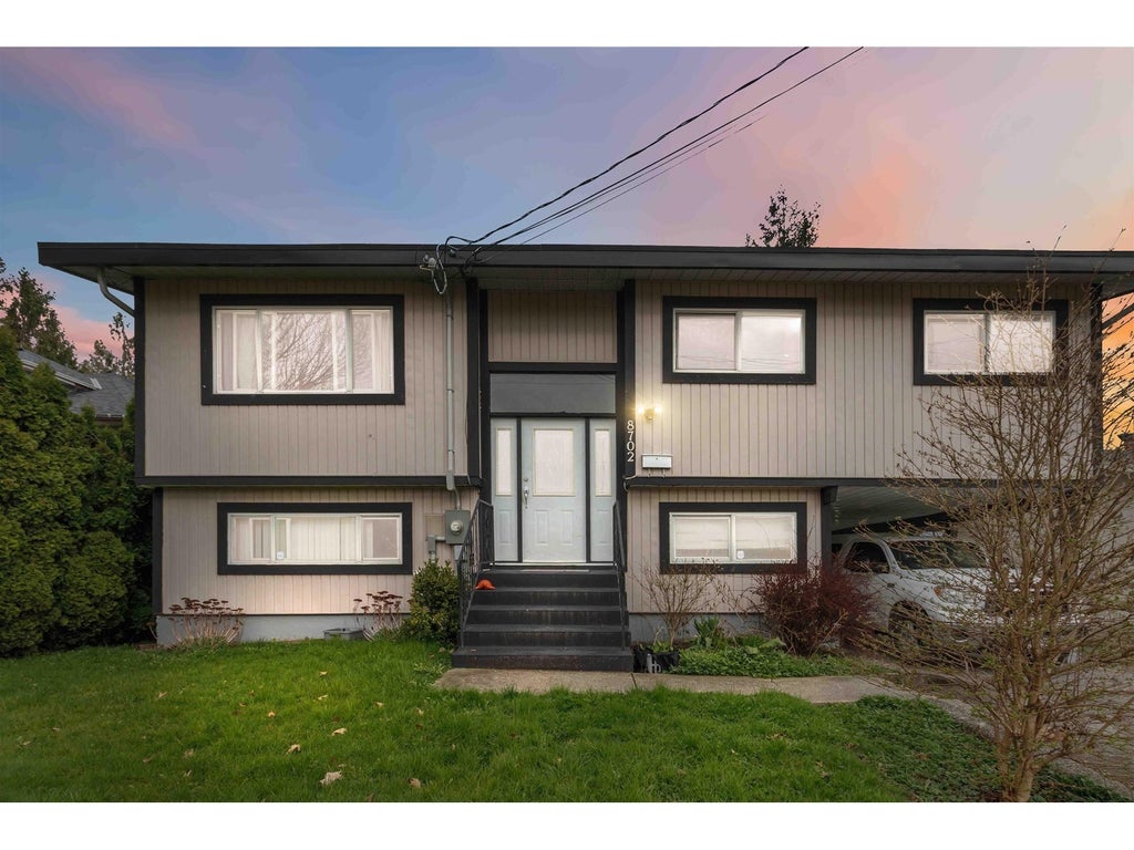 8702 Broadway Street|chilliwack Proper South, Chilliwack
