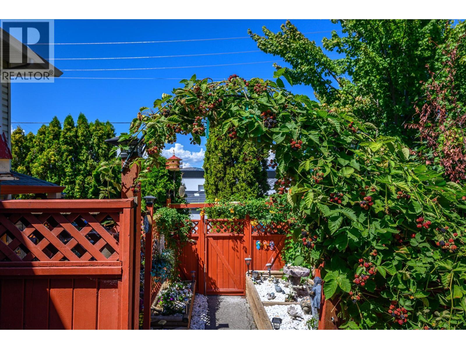 1041 11 Avenue Unit# 3. Vernon, British Columbia