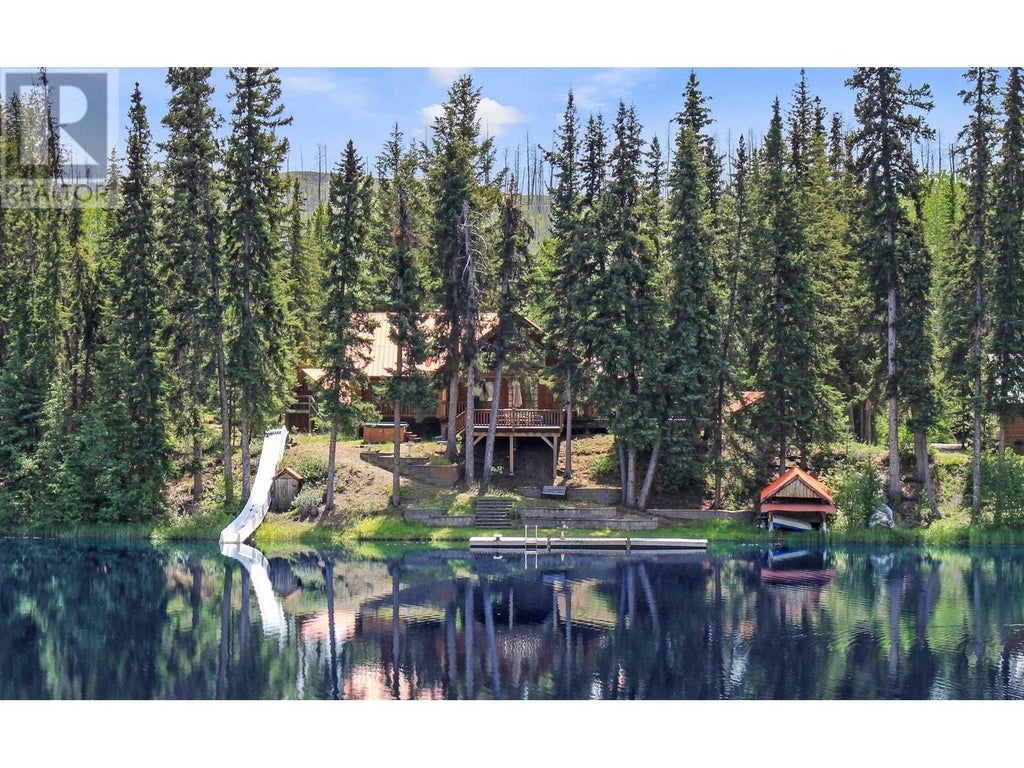 6437 Shore Court, Green Lake