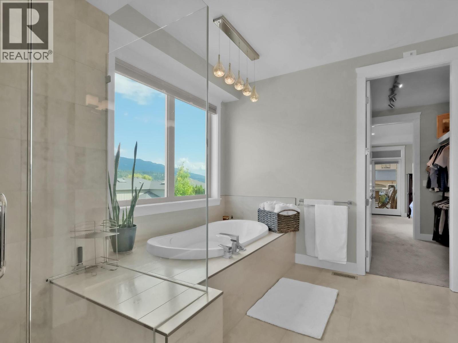 18451 Crystal Waters Road Unit# 16. Lake Country, British Columbia