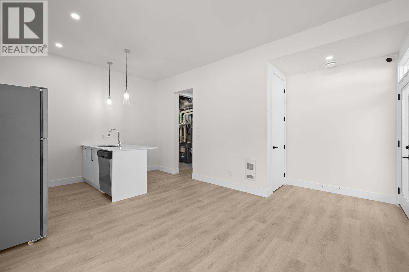 3462 Hilltown Close. Kelowna, British Columbia