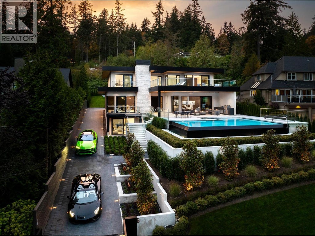 449 Hillcrest Street, West Vancouver