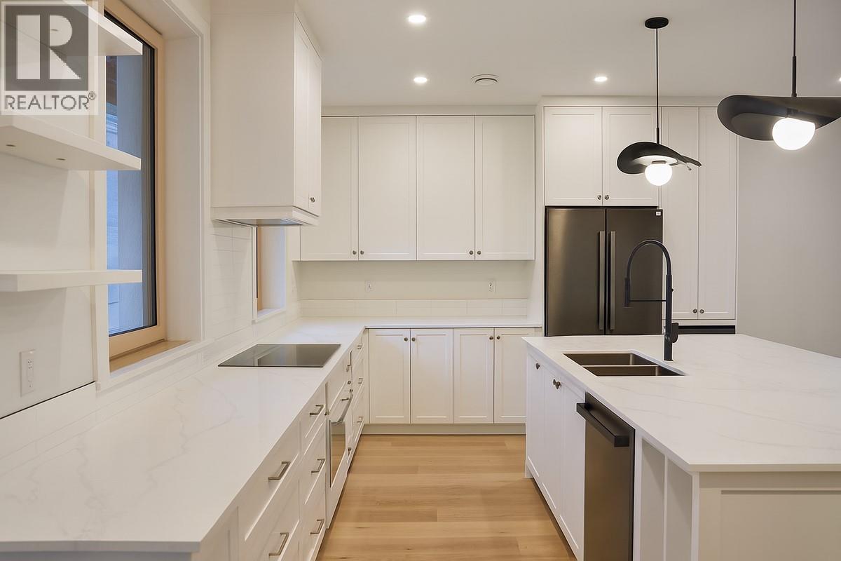 1009 Basin Lane. Revelstoke, British Columbia