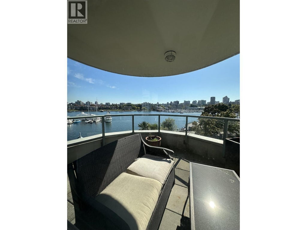 122 1228 Marinaside Crescent, Vancouver