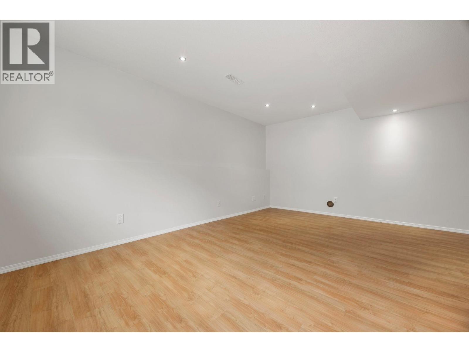 5460 Clements Crescent Unit# 107. Peachland, British Columbia