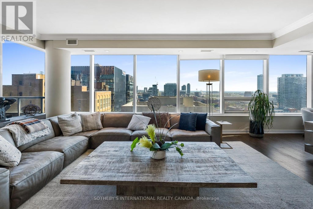 2004 - 88 Scott Street, Toronto (church-Yonge Corridor)