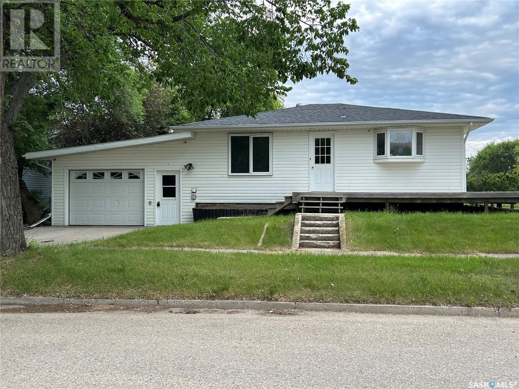 516 First Avenue E, Lampman