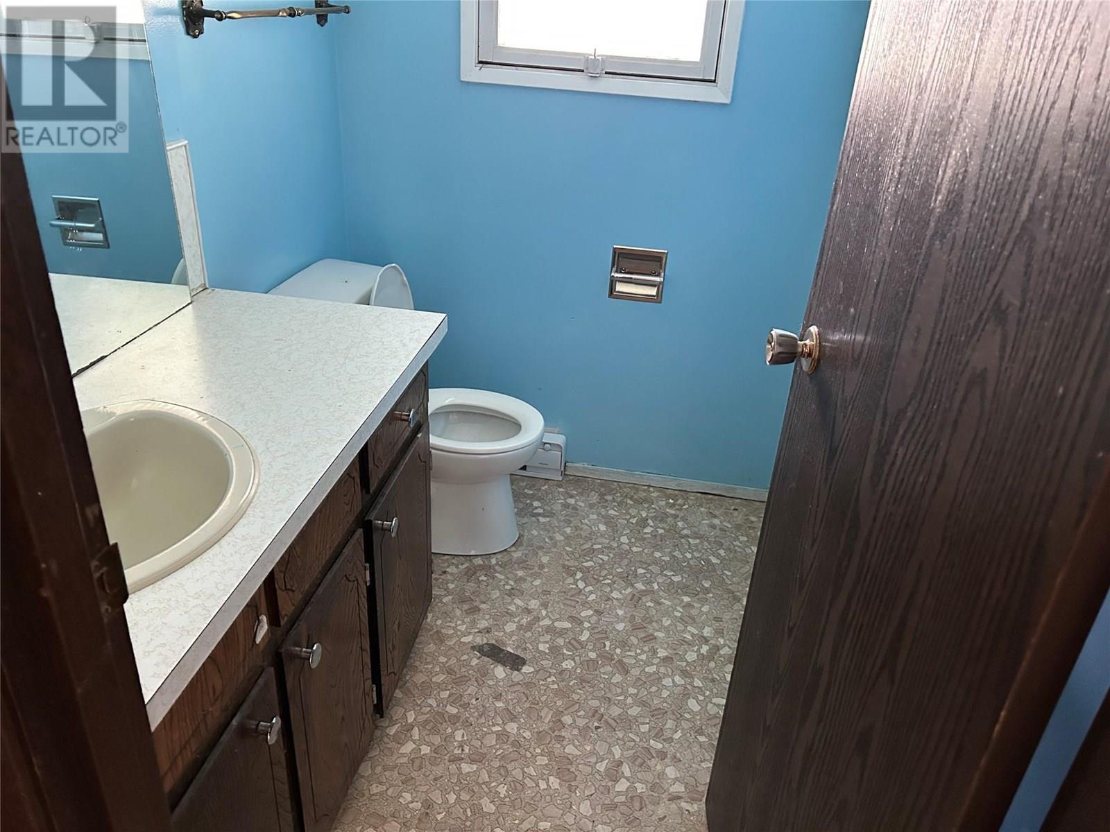 2571 Lakeshore Road. Vernon, British Columbia