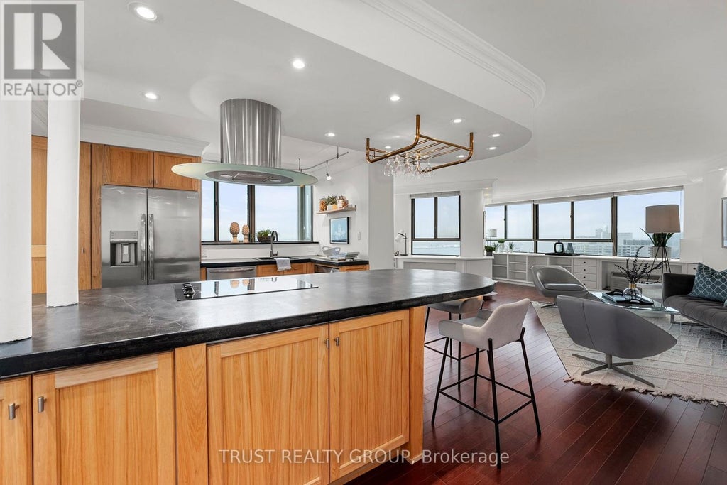 1201/02 - 270 Queens Quay W, Toronto (waterfront Communities)