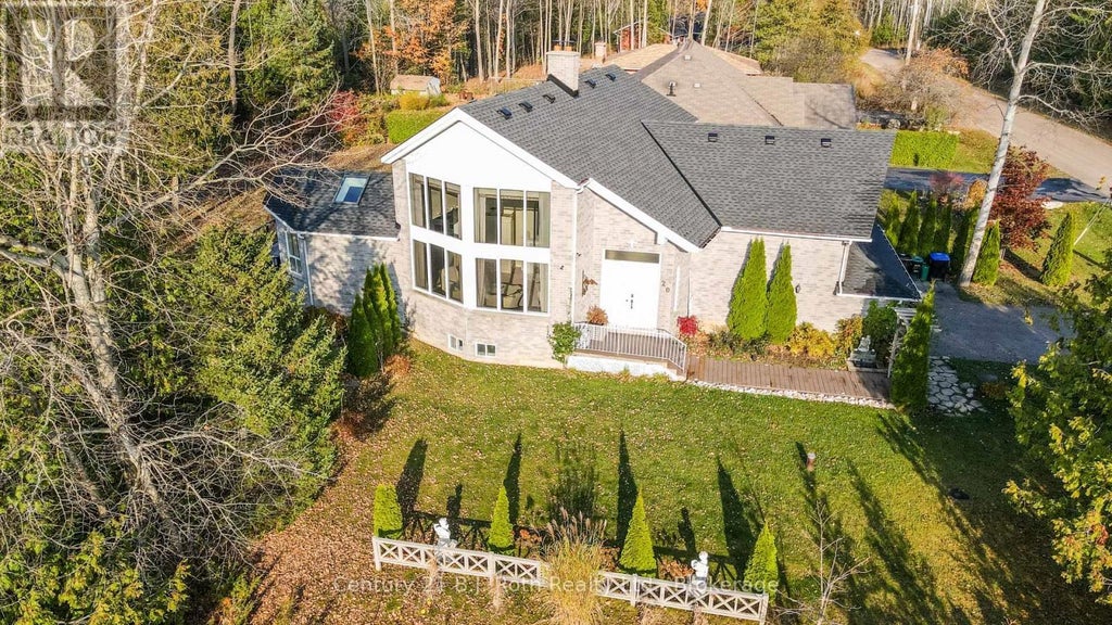 20 Grant Avenue, Tiny