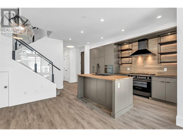 3290 Landry Crescent, Summerland