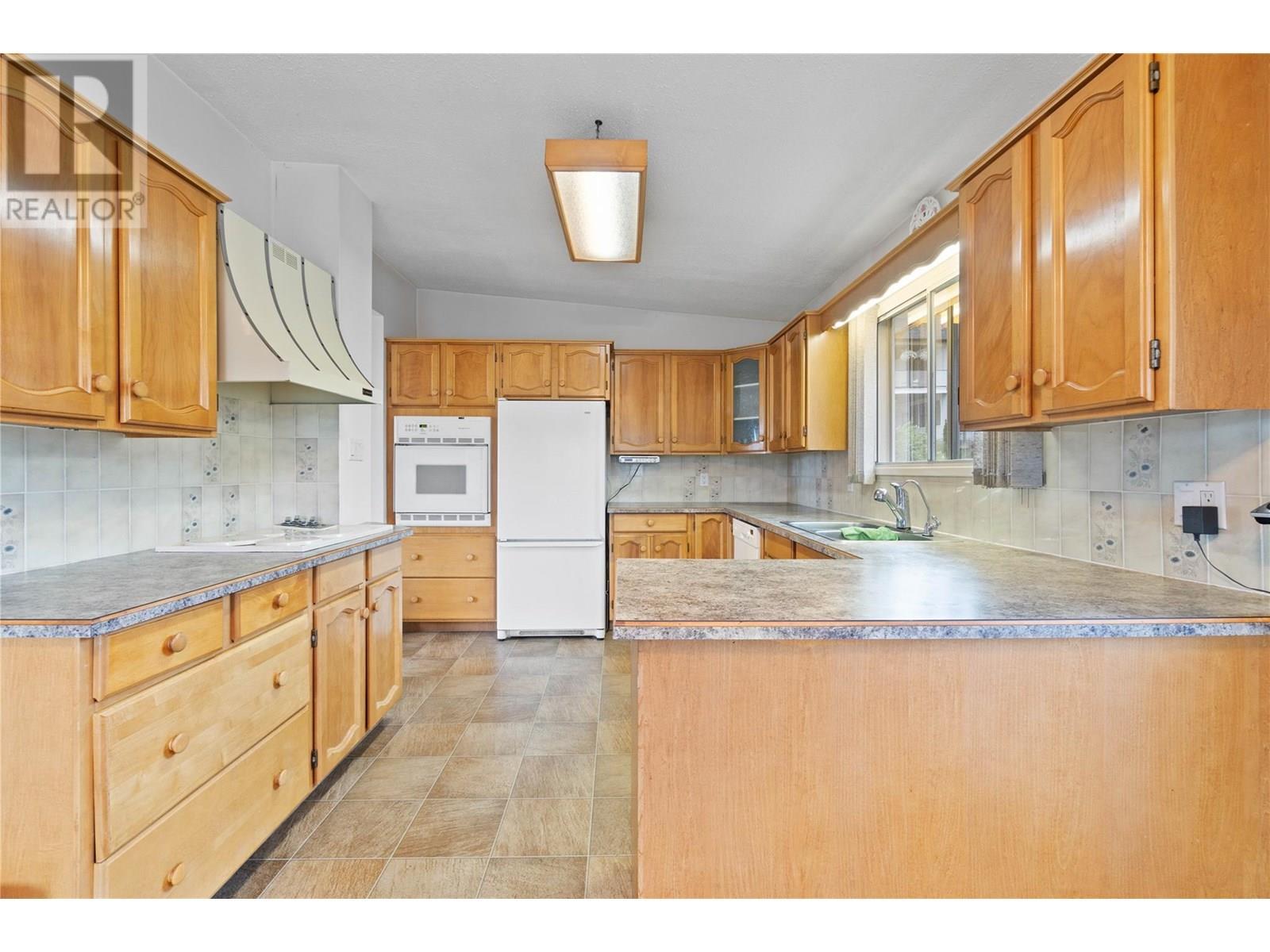 1431 15 Street Se. Salmon Arm, British Columbia