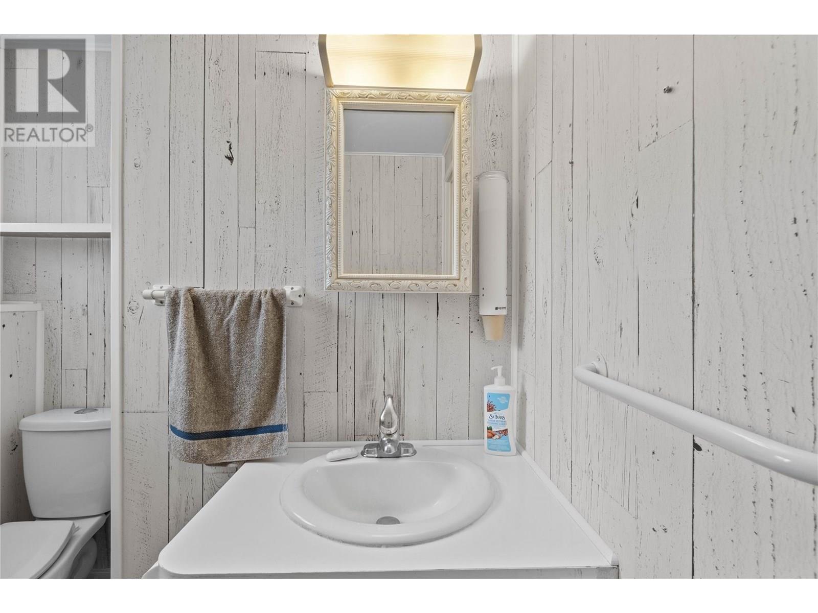 1431 15 Street Se. Salmon Arm, British Columbia