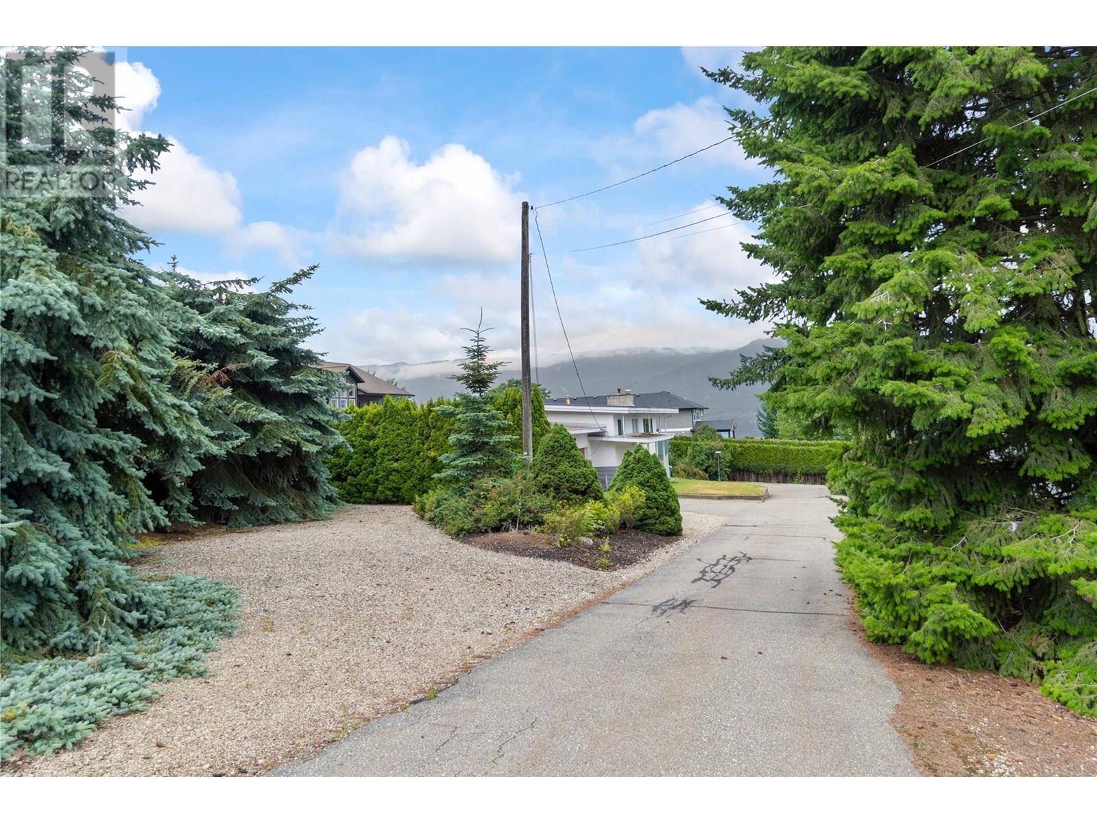 1431 15 Street Se. Salmon Arm, British Columbia
