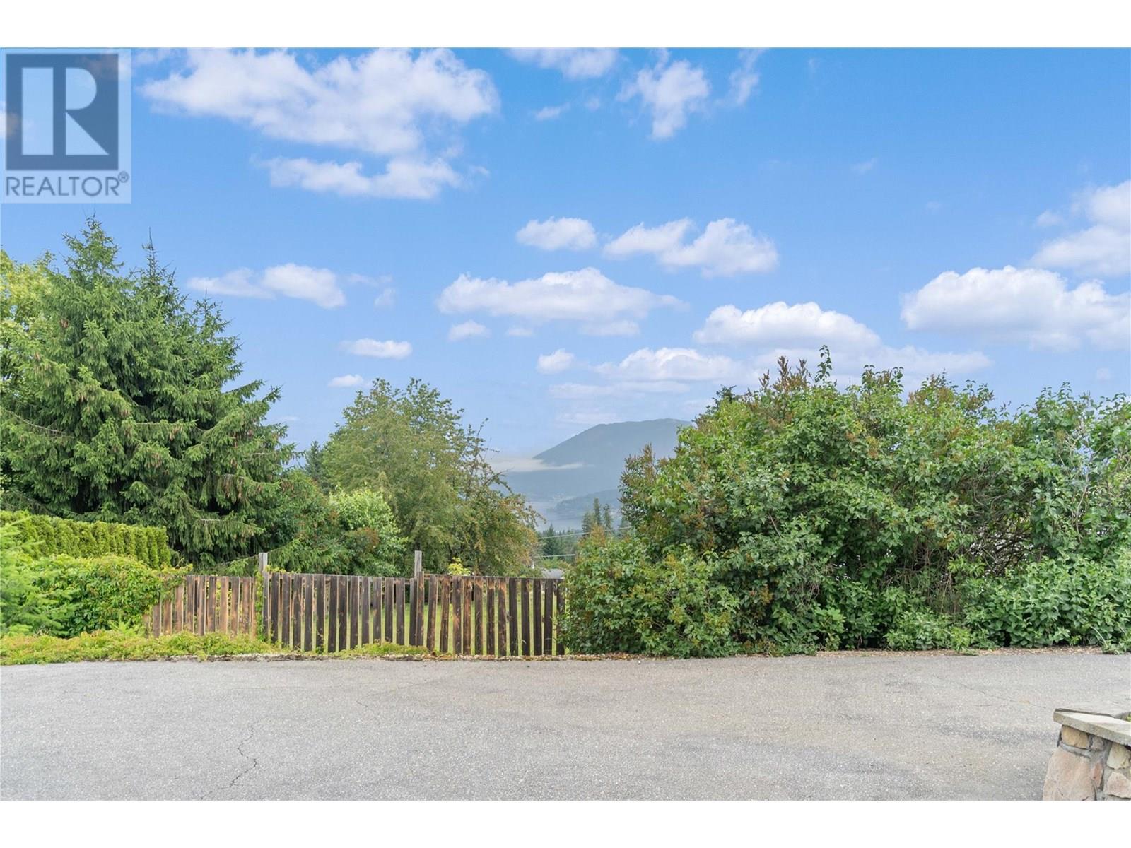 1431 15 Street Se. Salmon Arm, British Columbia
