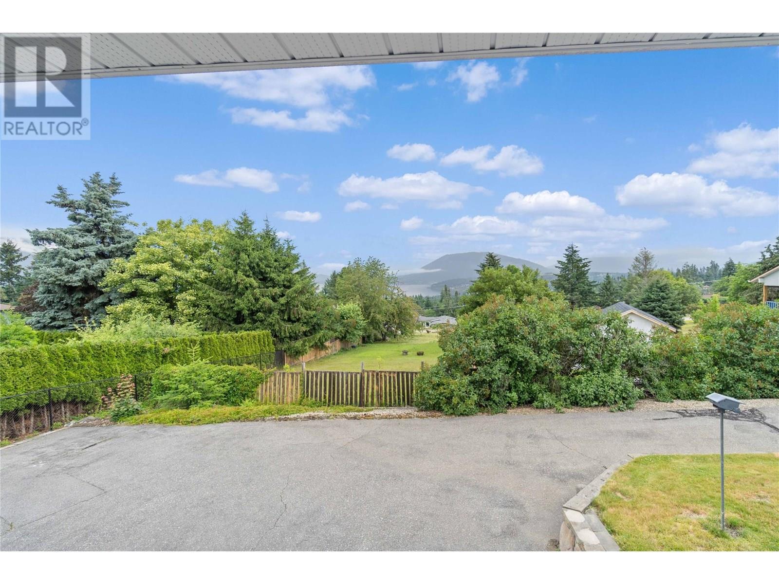 1431 15 Street Se. Salmon Arm, British Columbia