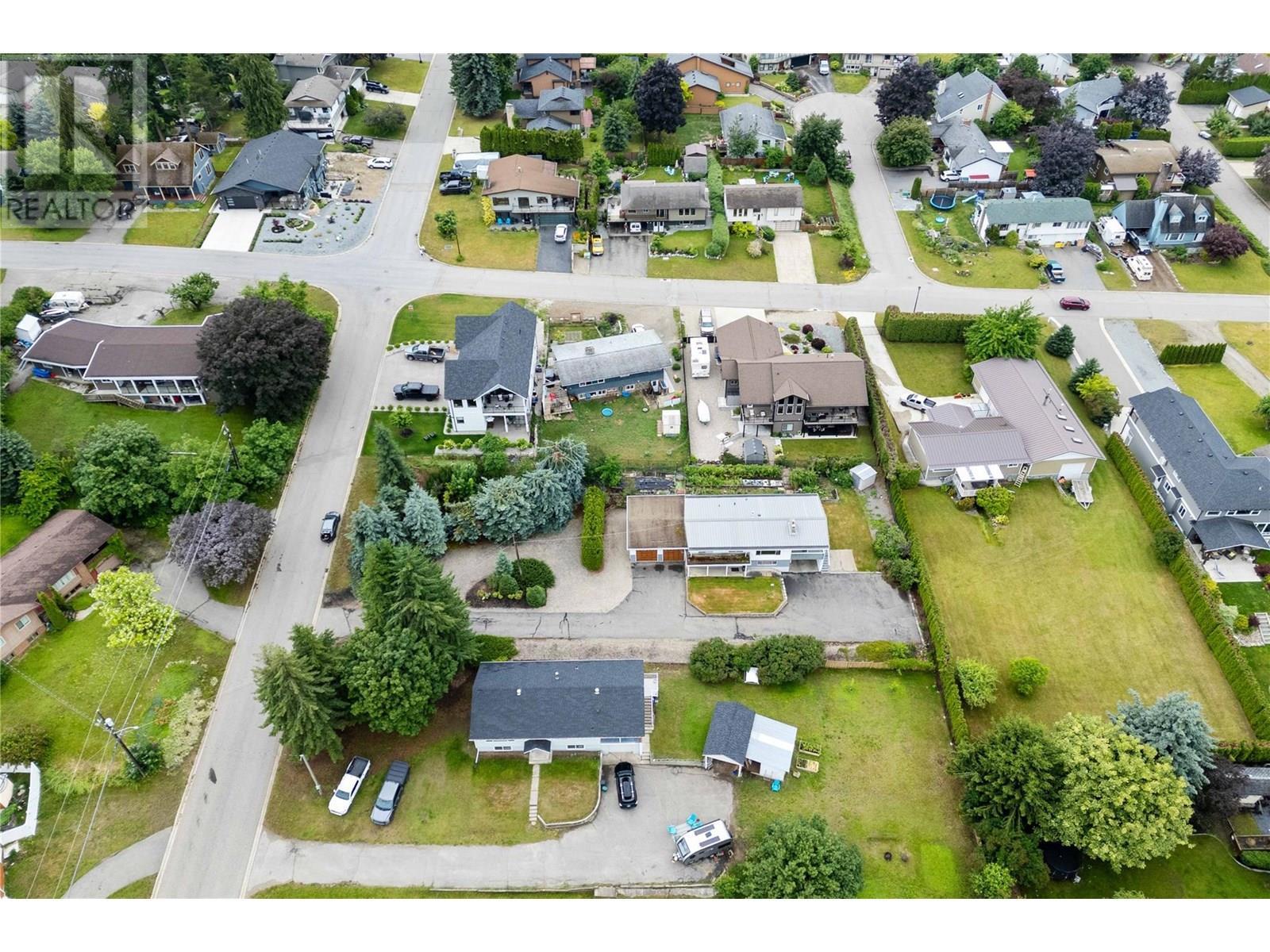 1431 15 Street Se. Salmon Arm, British Columbia