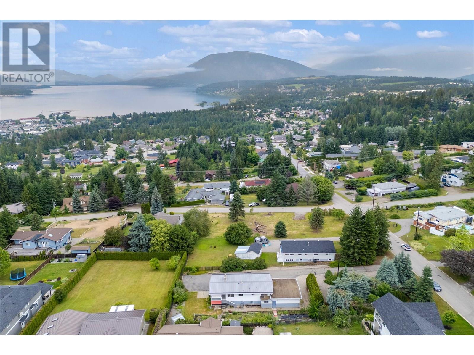 1431 15 Street Se. Salmon Arm, British Columbia