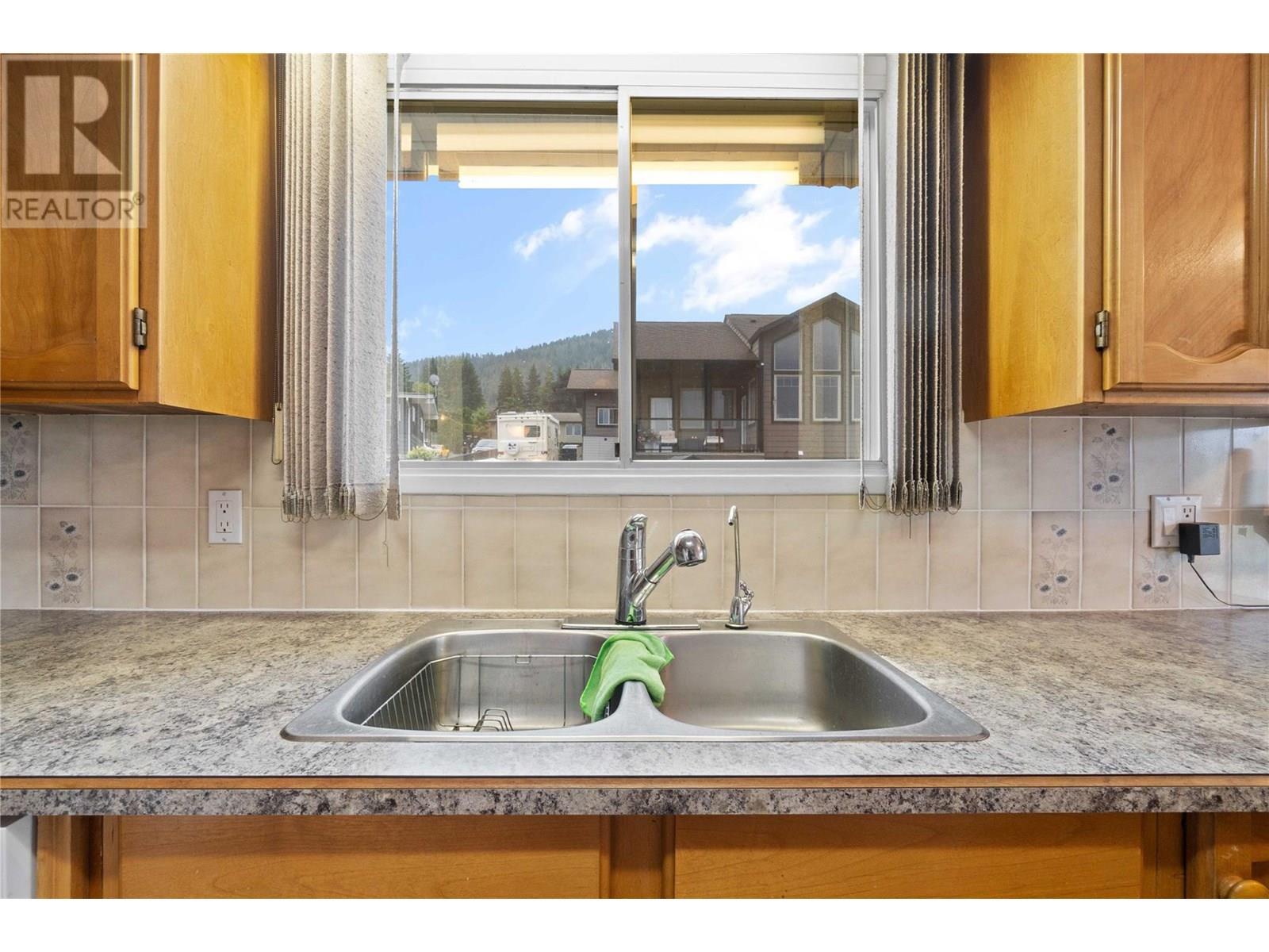 1431 15 Street Se. Salmon Arm, British Columbia