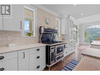 3828 Parri Road. Sorrento, British Columbia