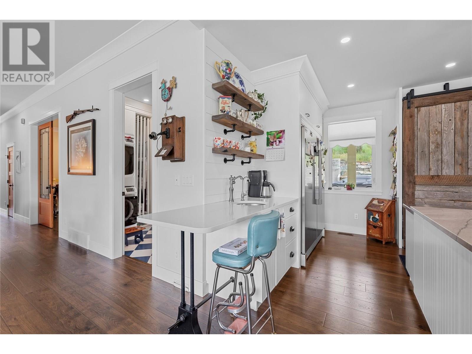 3828 Parri Road. Sorrento, British Columbia