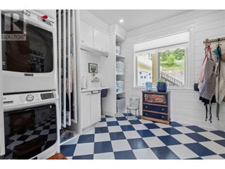 3828 Parri Road. Sorrento, British Columbia