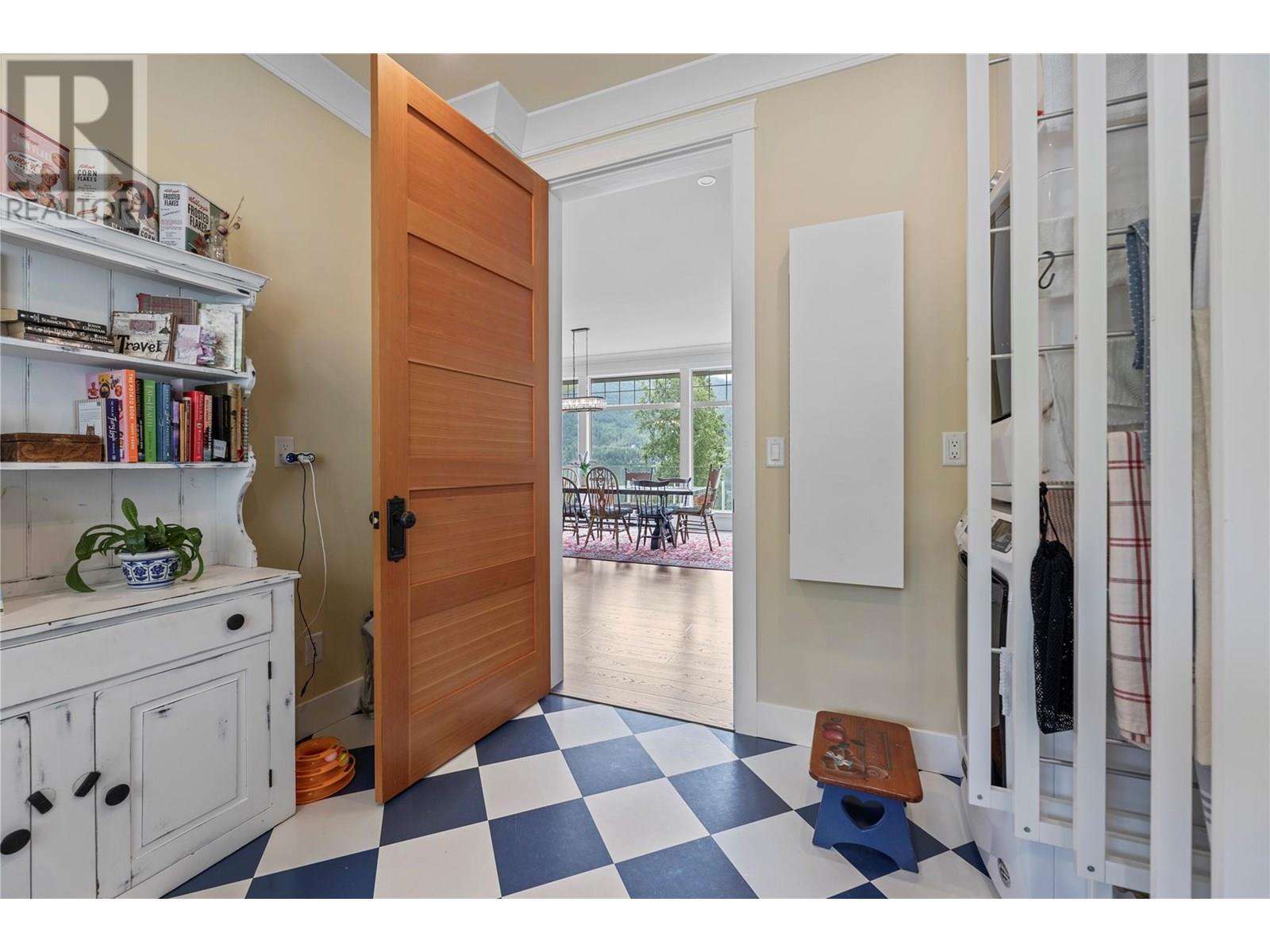 3828 Parri Road. Sorrento, British Columbia