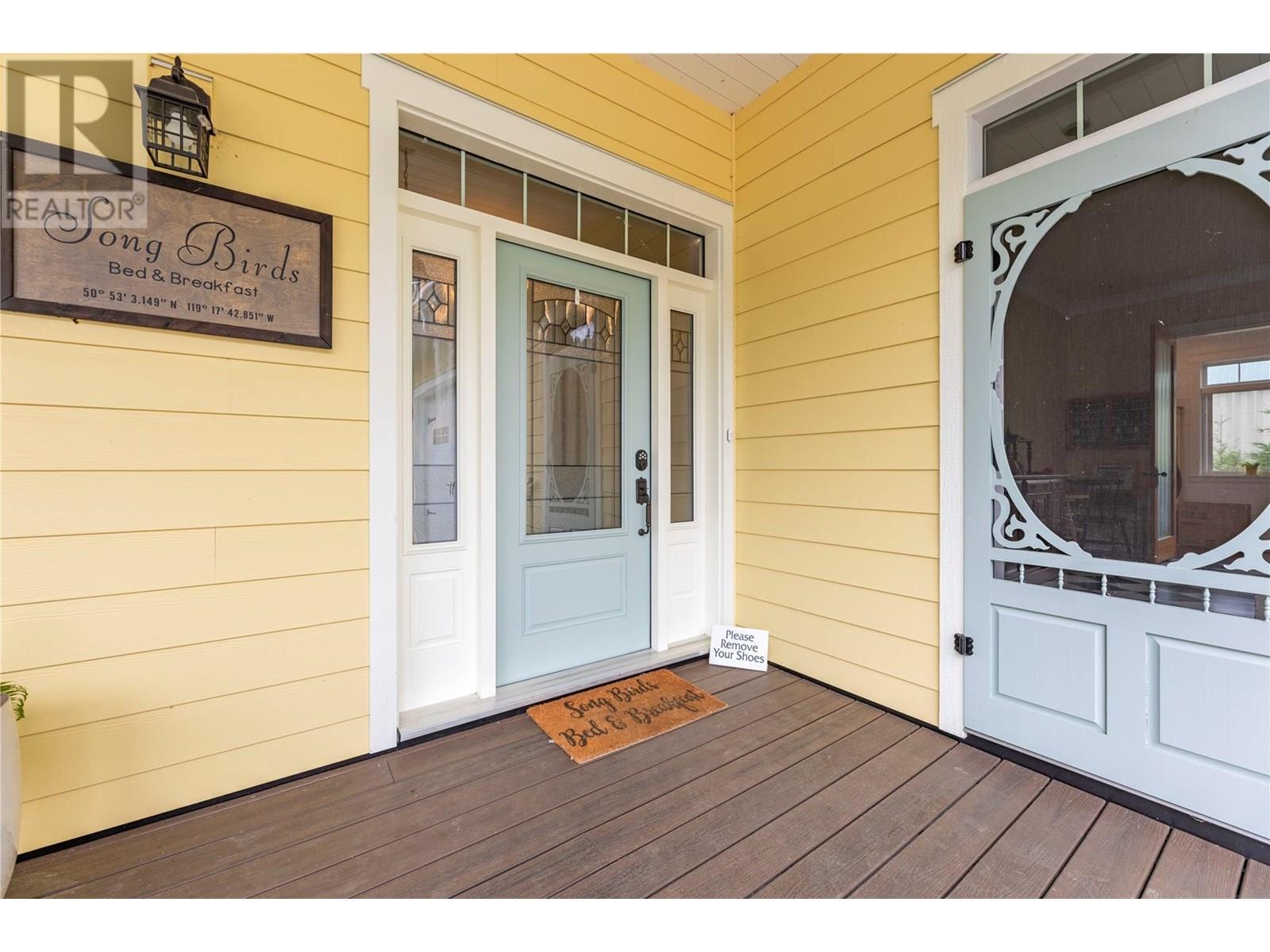 3828 Parri Road. Sorrento, British Columbia