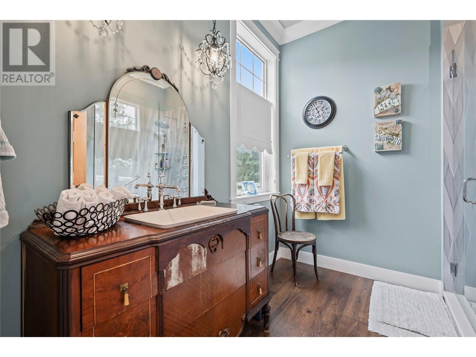 3828 Parri Road. Sorrento, British Columbia