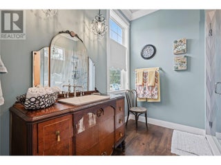 3828 Parri Road. Sorrento, British Columbia