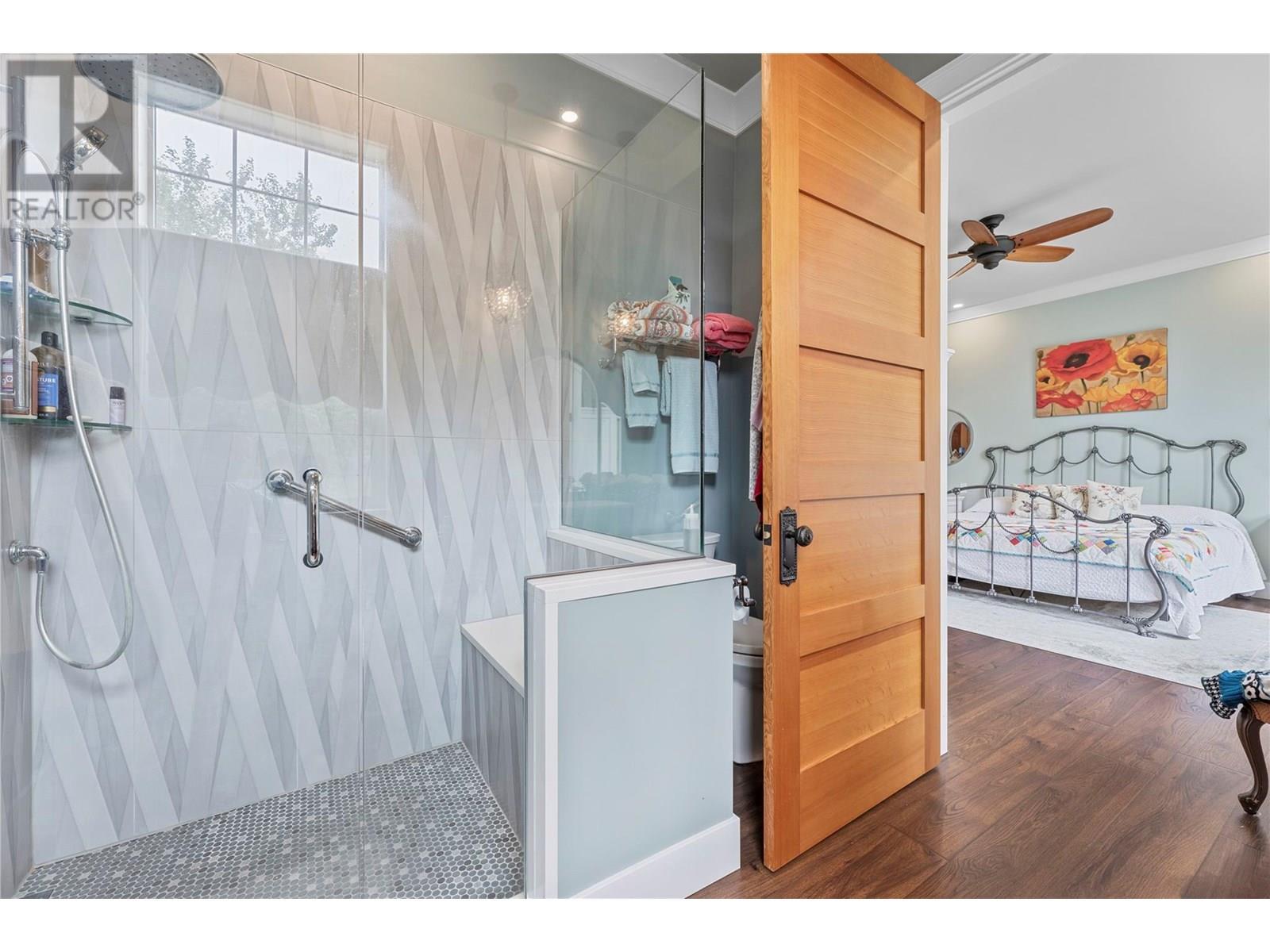 3828 Parri Road. Sorrento, British Columbia