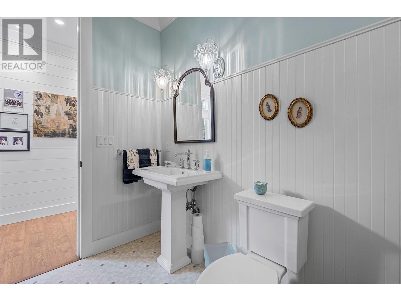 3828 Parri Road. Sorrento, British Columbia