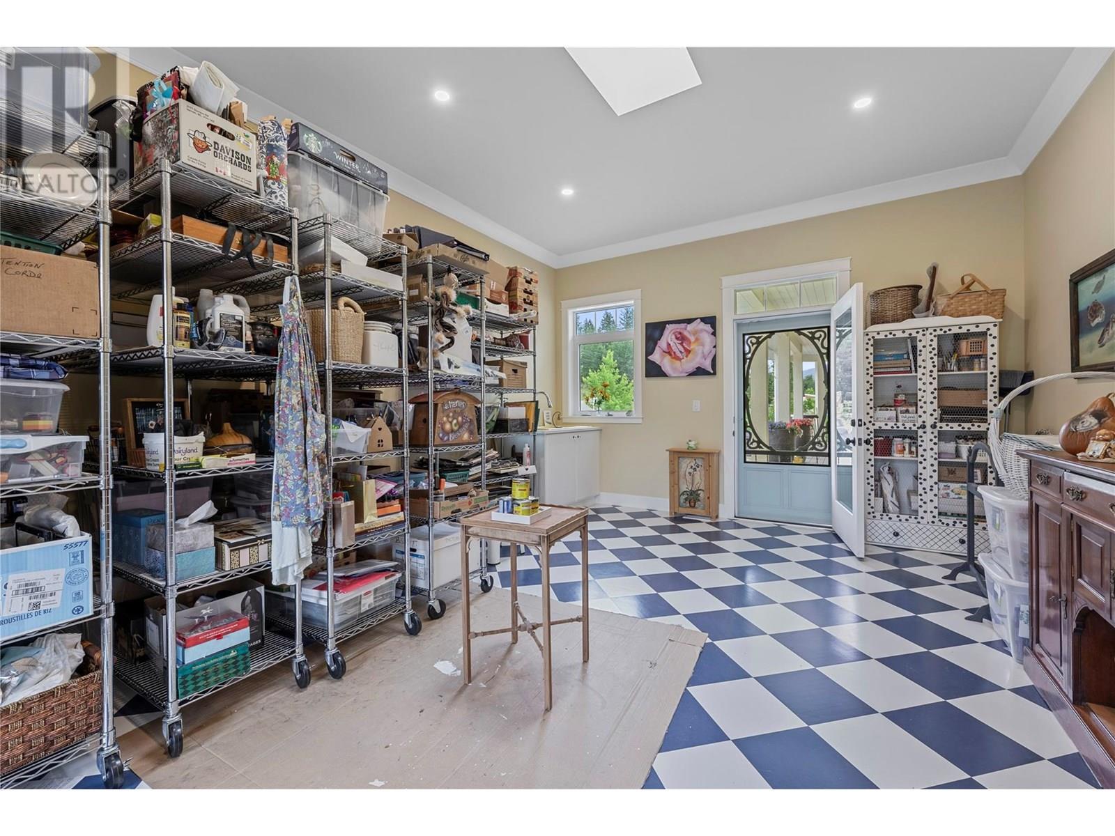 3828 Parri Road. Sorrento, British Columbia