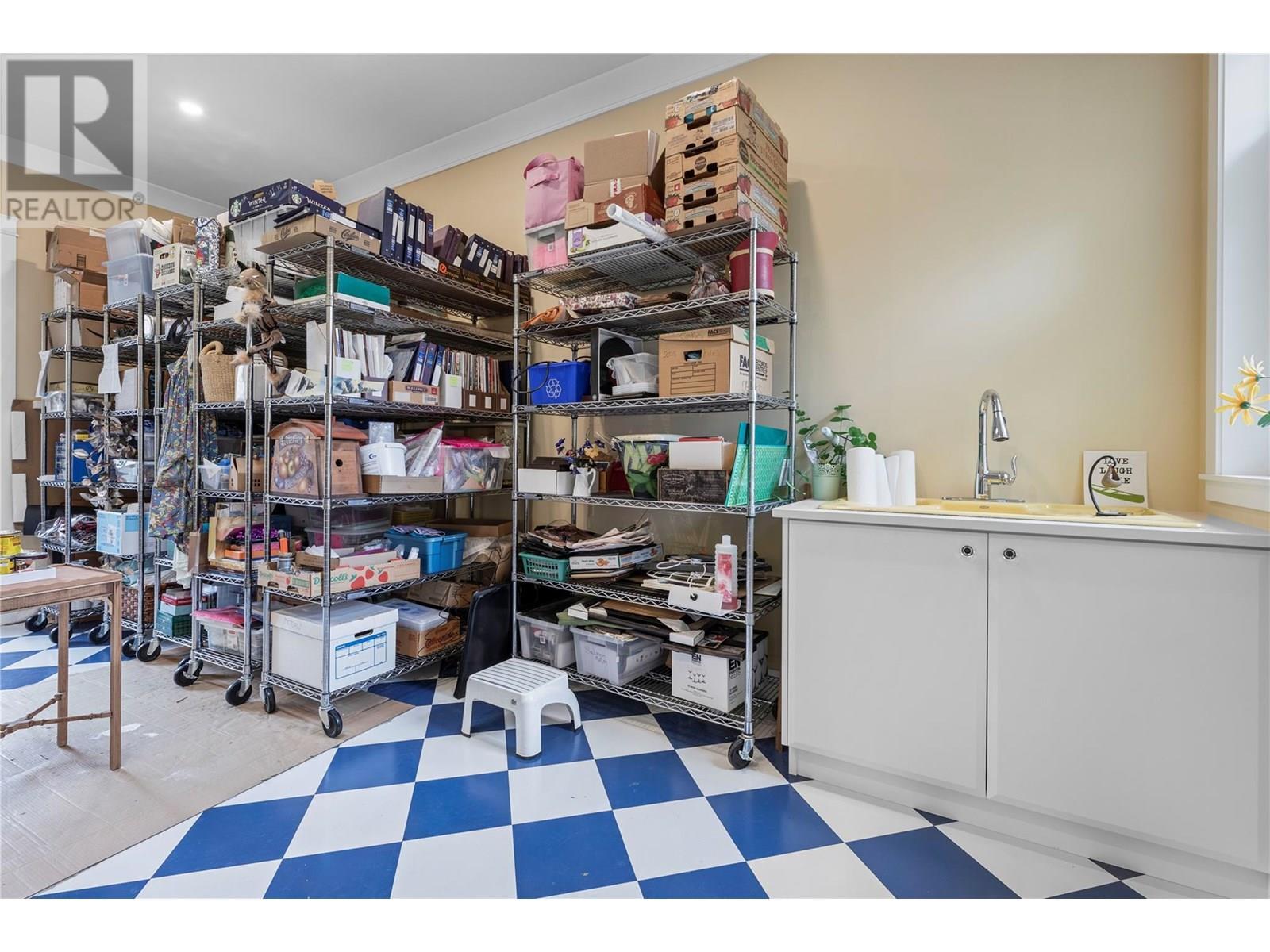 3828 Parri Road. Sorrento, British Columbia