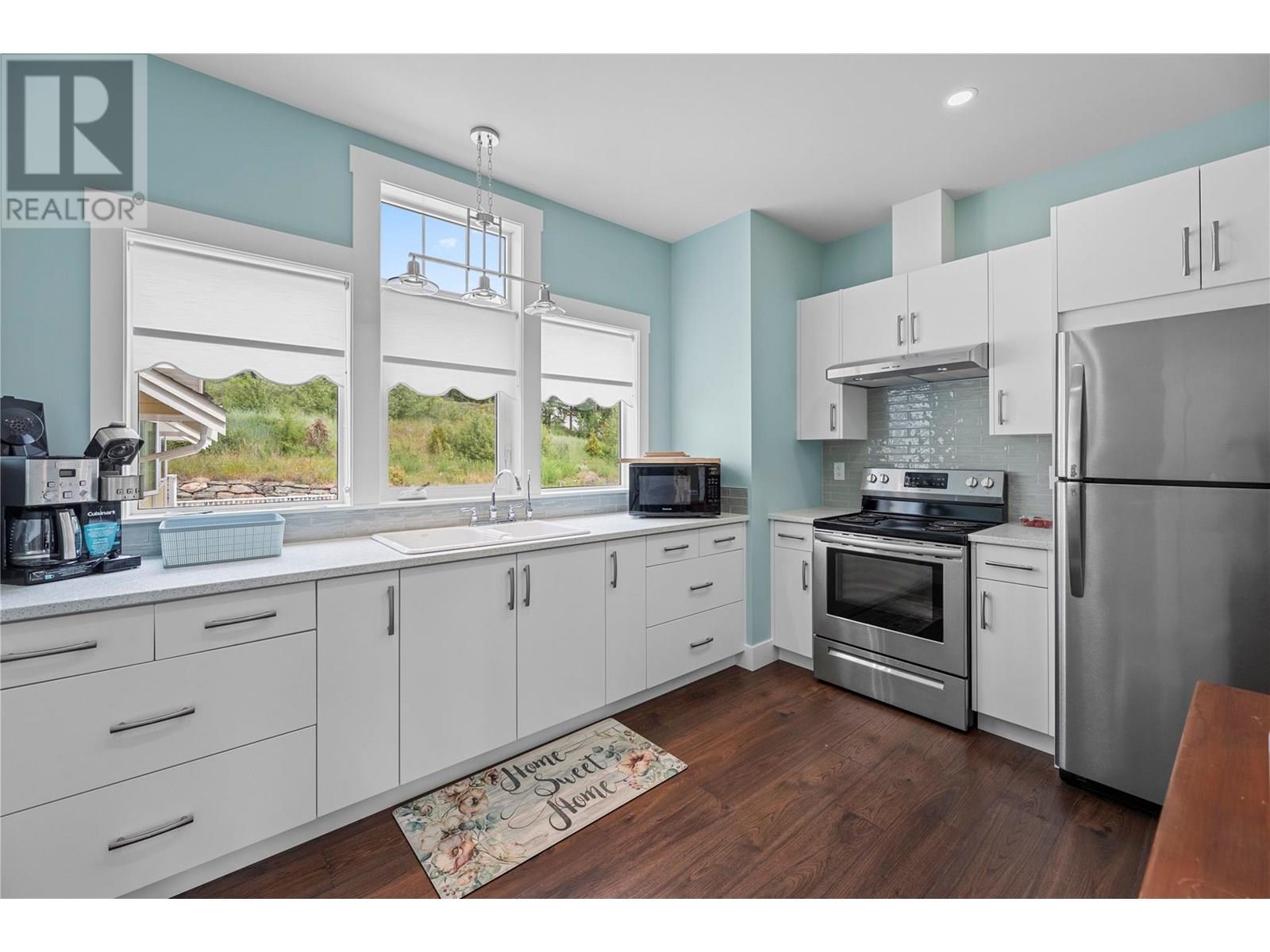 3828 Parri Road. Sorrento, British Columbia