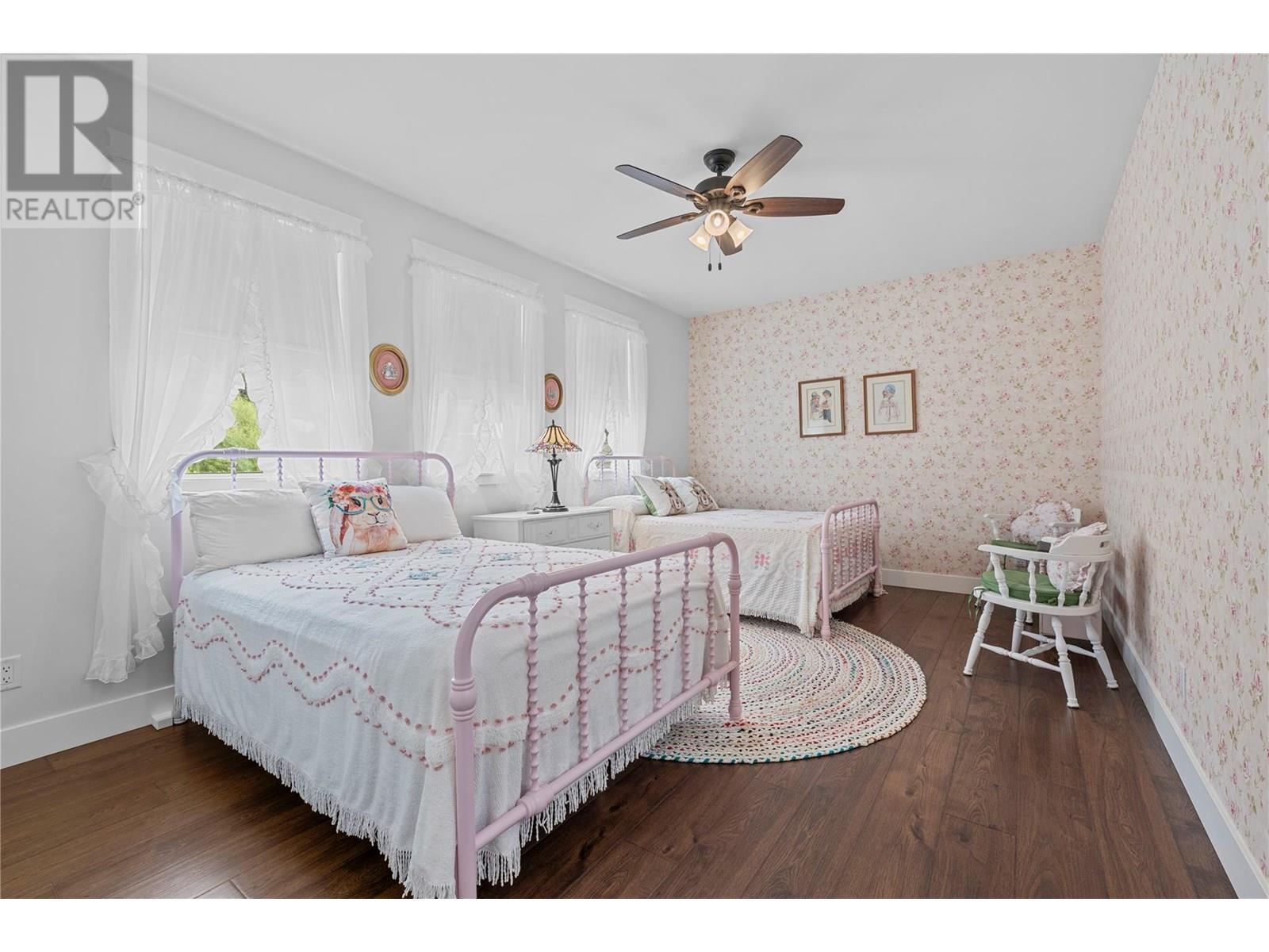 3828 Parri Road. Sorrento, British Columbia