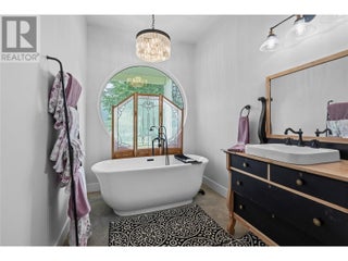 3828 Parri Road. Sorrento, British Columbia