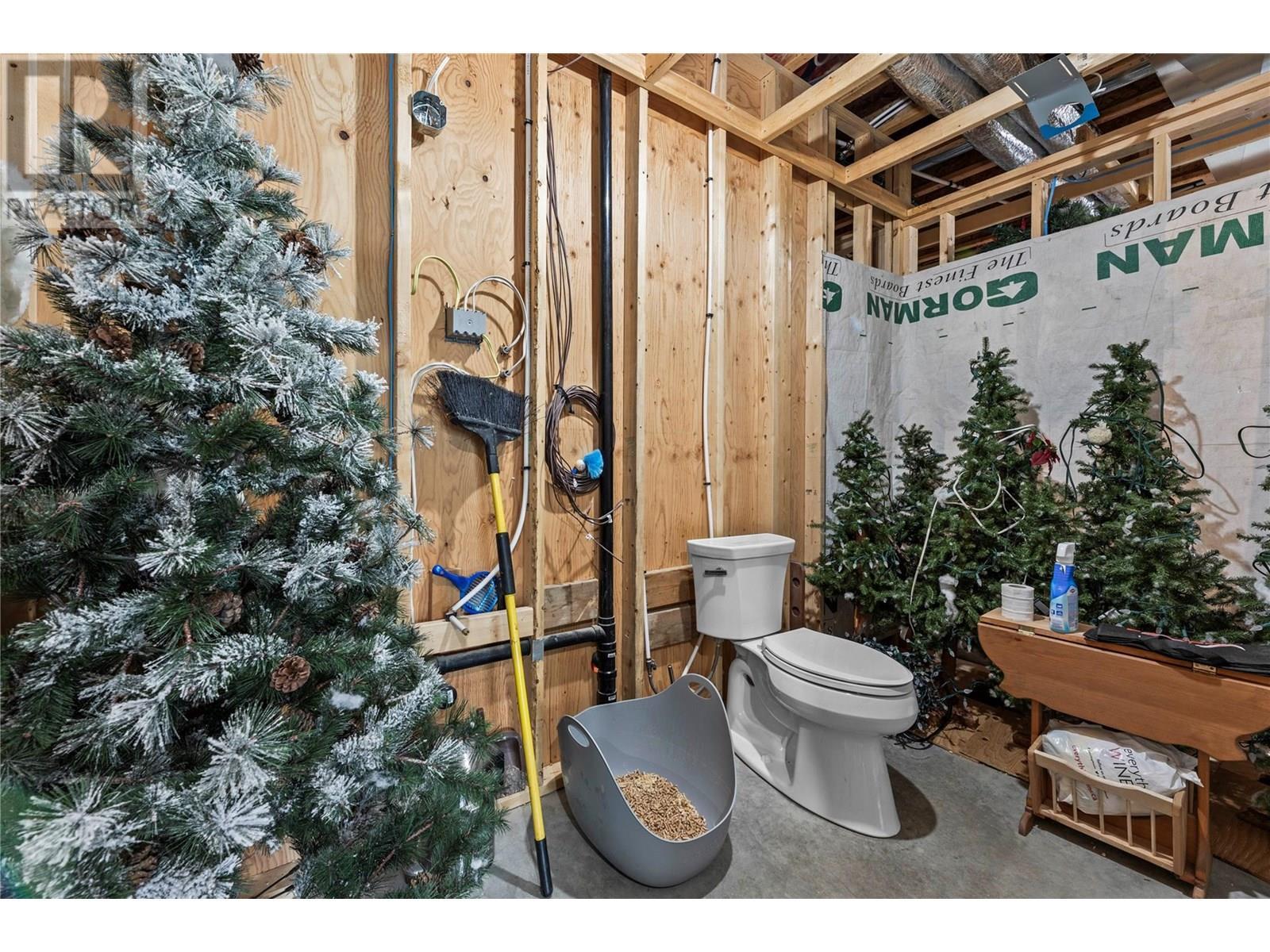 3828 Parri Road. Sorrento, British Columbia